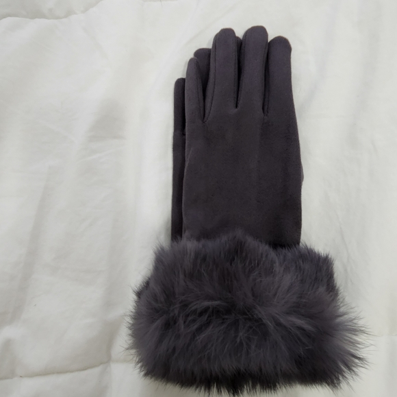 Gloves - Picture 2 of 12